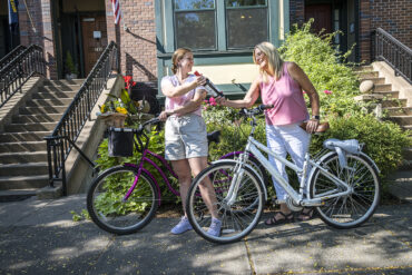 Guests with bikes in front of the hotel